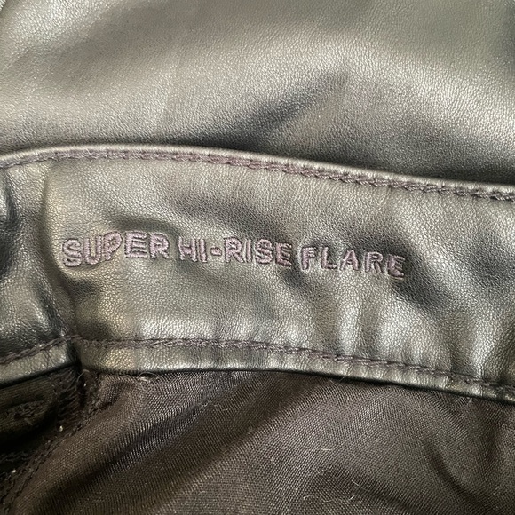 American Eagle Black Pleather Super High Rise Flare Pants Sz 6R - Picture 8 of 8